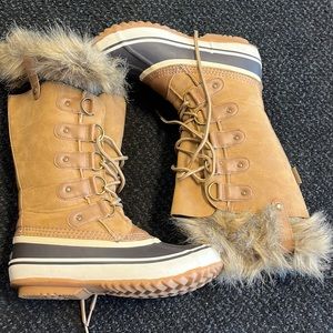 JBU Laced up winter boots - size 6.5